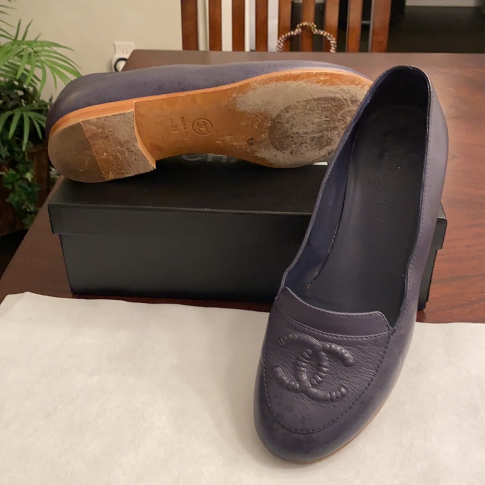 Chanel women’s navy blue mocasines - Picture 2 of 6